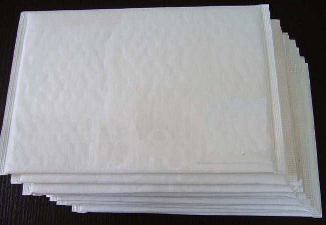 25 Piece Pack - 22.5cm x 15cm White Bubble Padded Envelope Bag Post Courier Shipping SMALL Self Seal